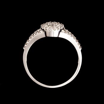 RING, 18K vitguld, briljantslipade diamanter tot. ca 0,58 ct. Finska kontrollstämplar.