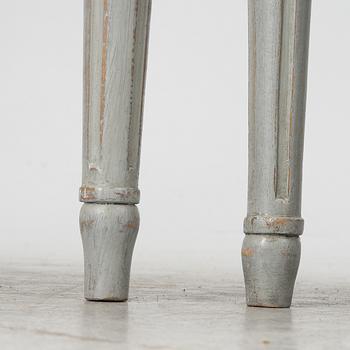 Stolar, ett par, gustavianska, av Erik Holm, (1734-1814, mästare i Stockholm) 1700-talets andra hälft.