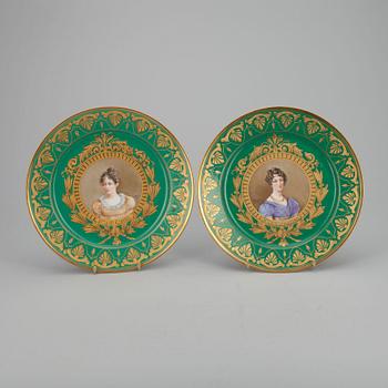 TALLRIKAR, 12 st, porslin. Tallrikarna, Sèvres 1804-1809, porträtten ca 1800-talets mitt.