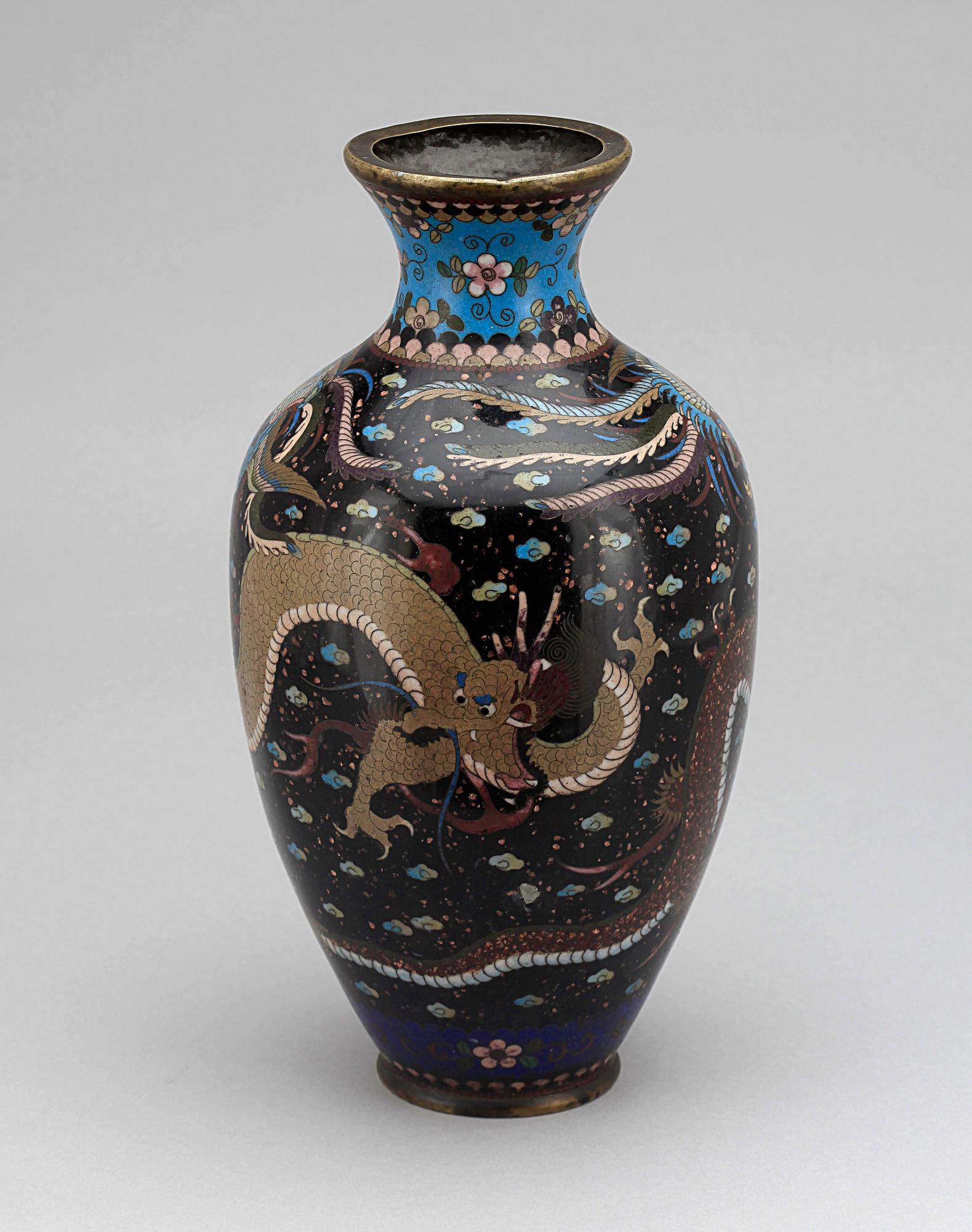 URNA, Cloisonné, Japan. Tidigt 1900-tal.