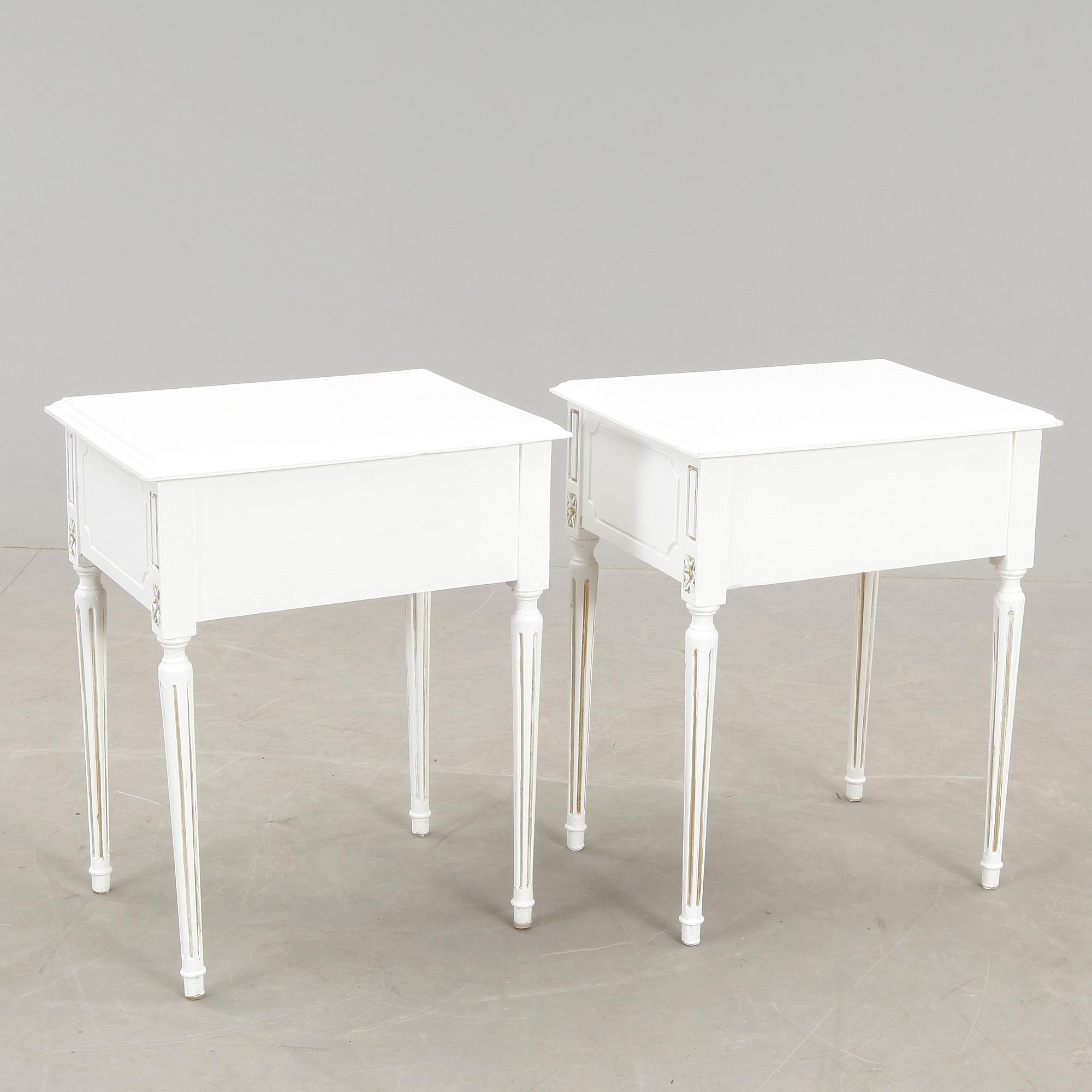 SÄNGBORD, ett par, gustaviansk stil, 1900-tal.