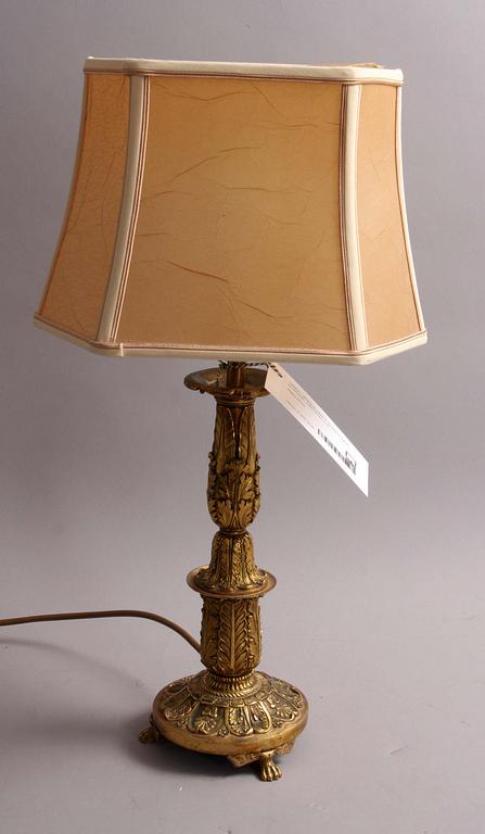 BORDSLAMPA, förgylld metall, empirestil, 1900-talets mitt.