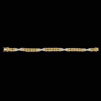 ARMLÄNK, 18k guld och vitguld med 24 små briljantslipade diamanter, tot 0.43 ct, importstämplat. Vikt 28 g.