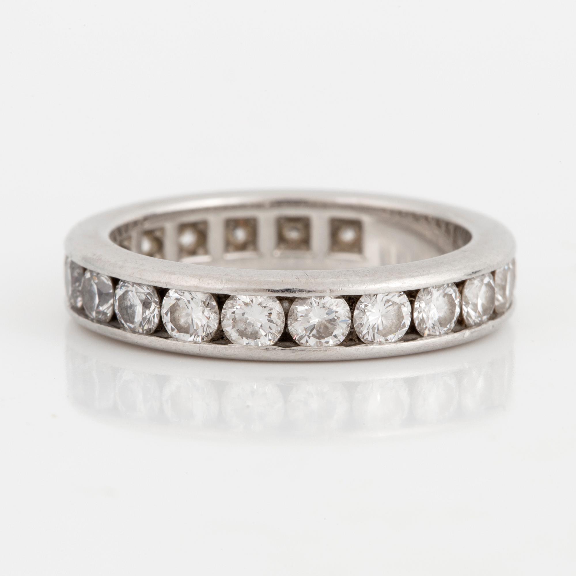 TIFFANY whole eternity ring, platinum with 20 diamonds approx 2 cts.