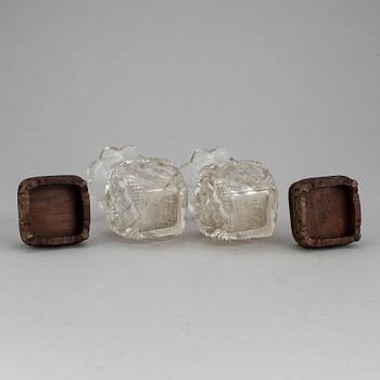 VASER, ett par, glas. Kina för europeisk marknad. 1900-tal.