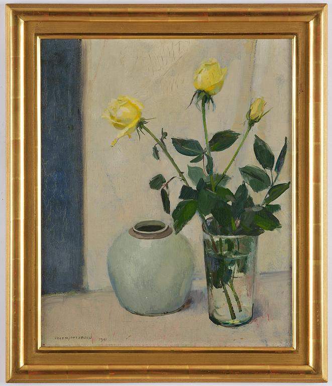 Olle Hjortzberg, Yellow roses in a glass vase.