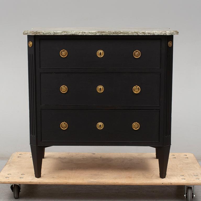 a gustavian style chest of drawers from the early 20th century.