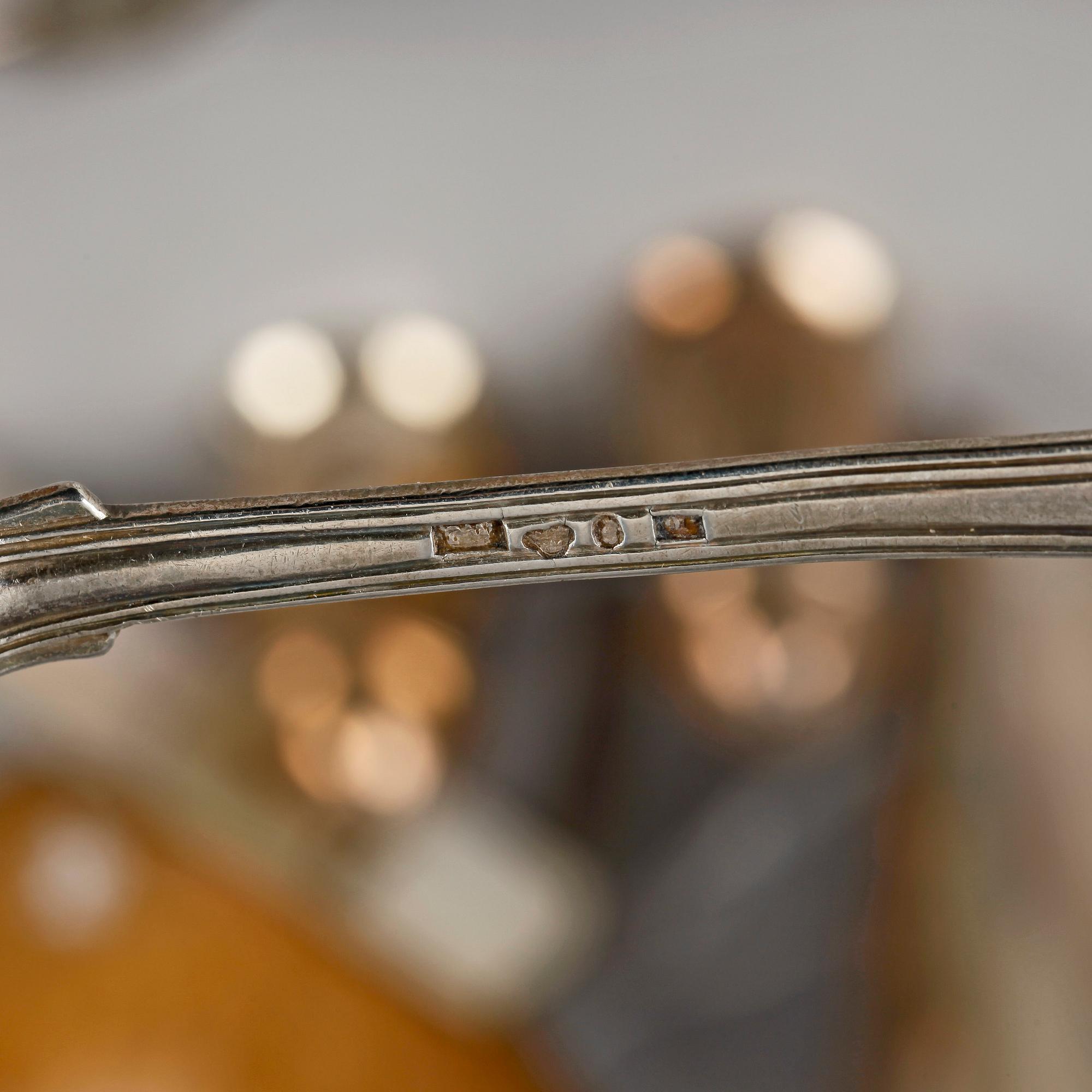 PARTI SILVER/DIVERSE, 11 delar, Europa, 1900-tal. Total silvervikt ca 234 gram.