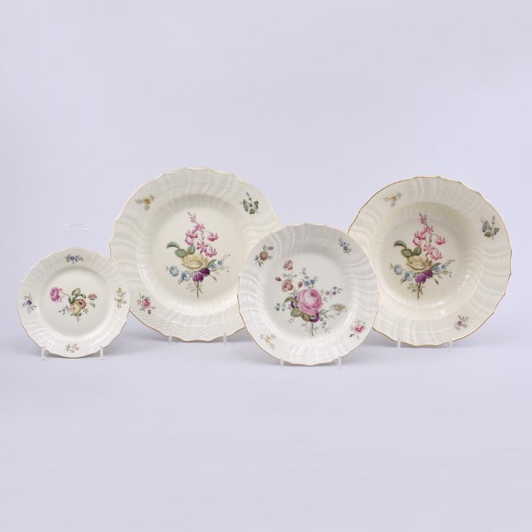 MATSERVIS, 59 delar, porslin, "Frijsenborg", Royal Copenhagen, 1900-tal.