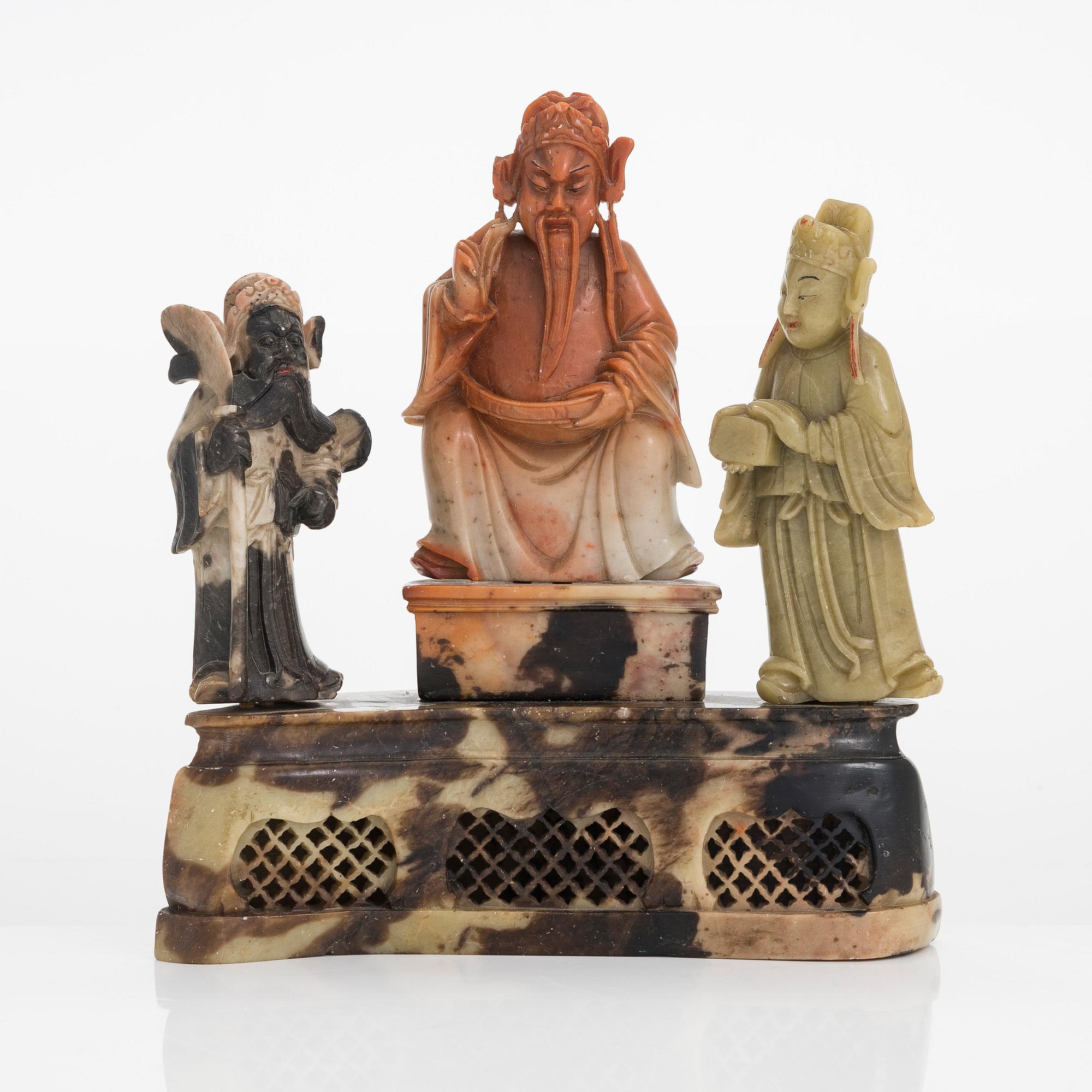 Tre figurer, täljsten, Kina, 1900-tal.