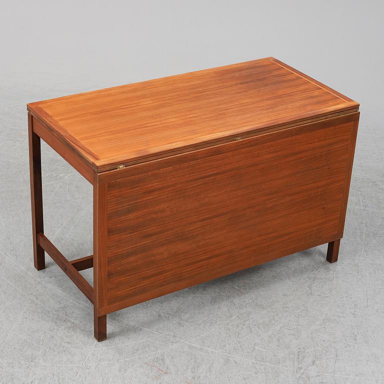 A second half of the 20th century dining table by Karl Erik Ekselius for JOC, Vetlanda.