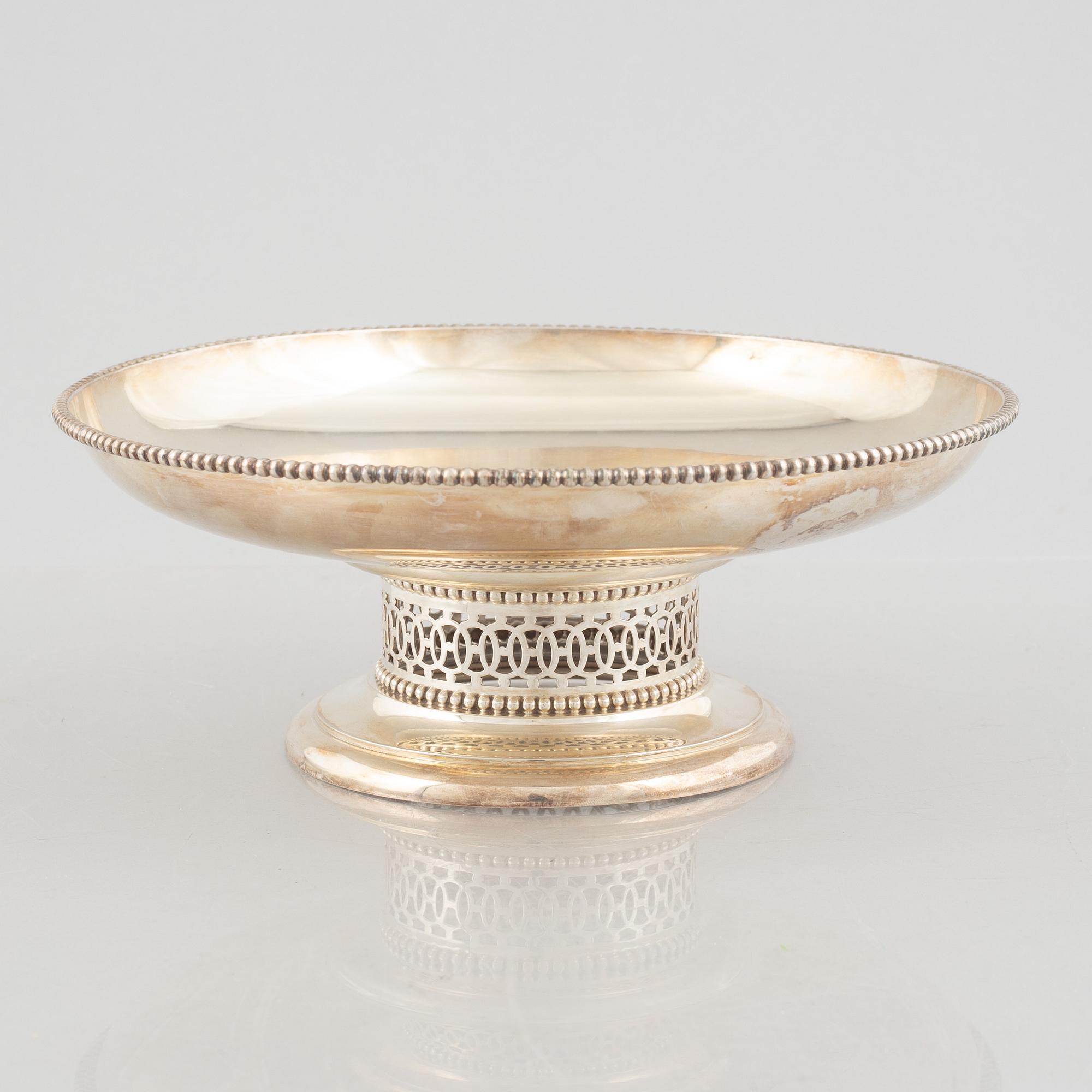 A silver bowl, Swedish import marks of Axel Larson, Helsingborg 1914.