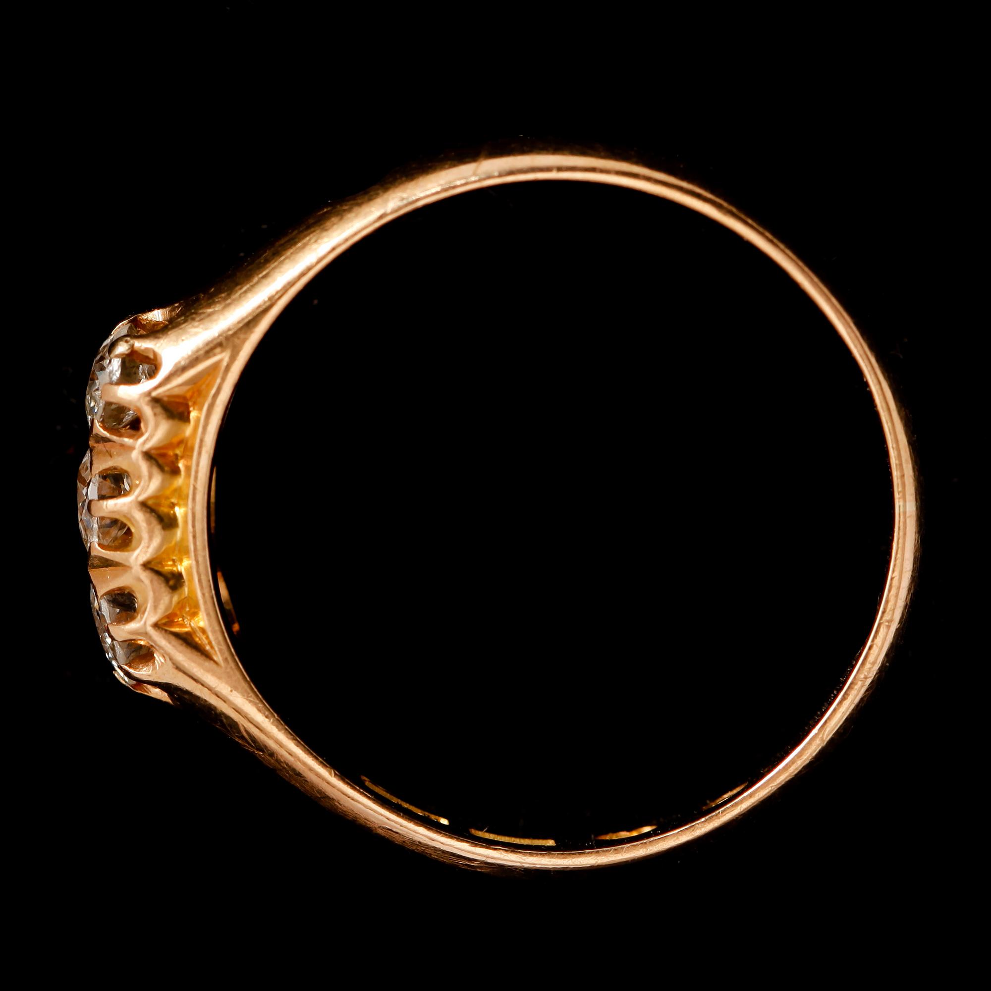 RING, 18 k guld, 3 briljantslipade diamanter totalt ca 0.70 ct, svenska stämplar. Total vikt ca 5 gram.