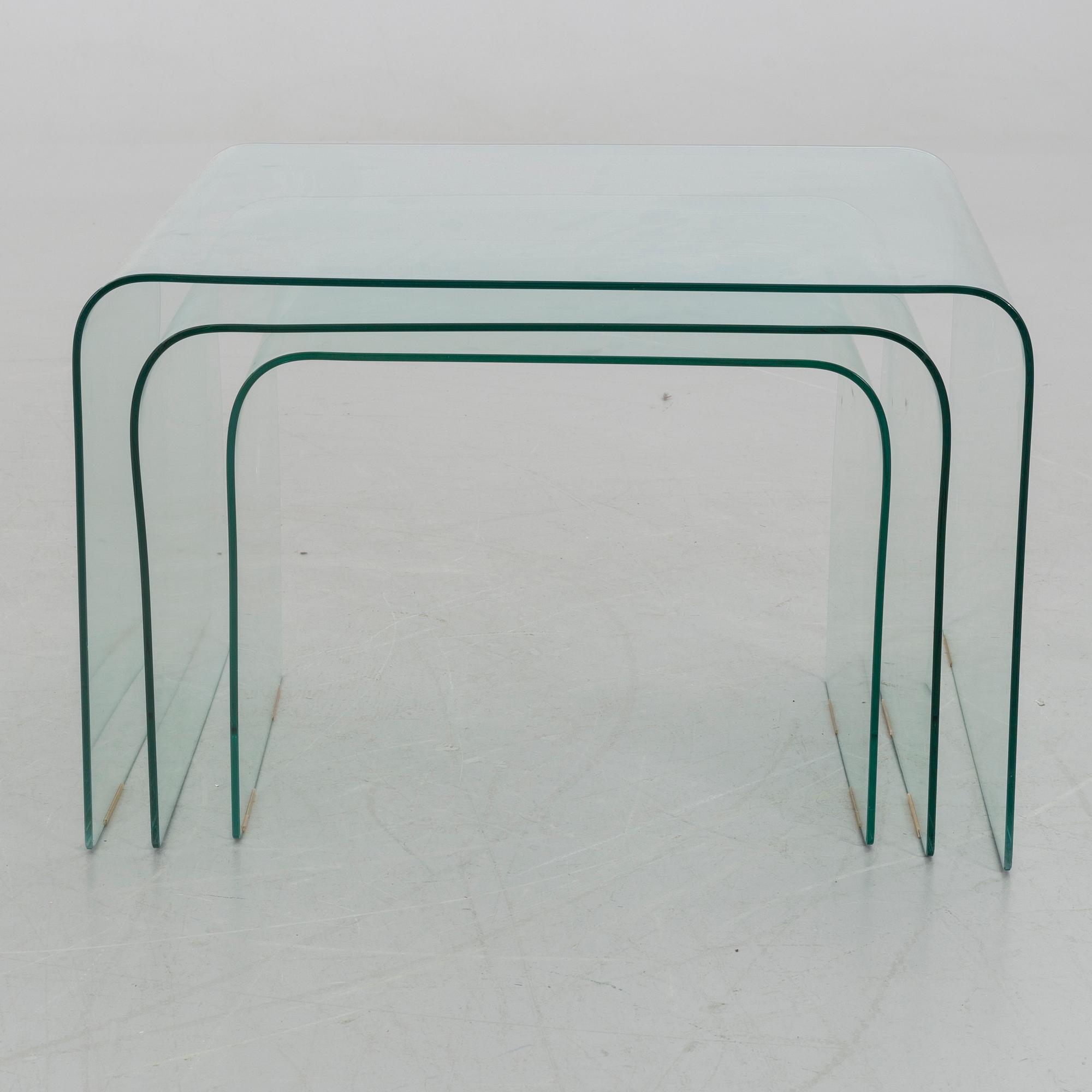 GLASS NESTING TABLES.