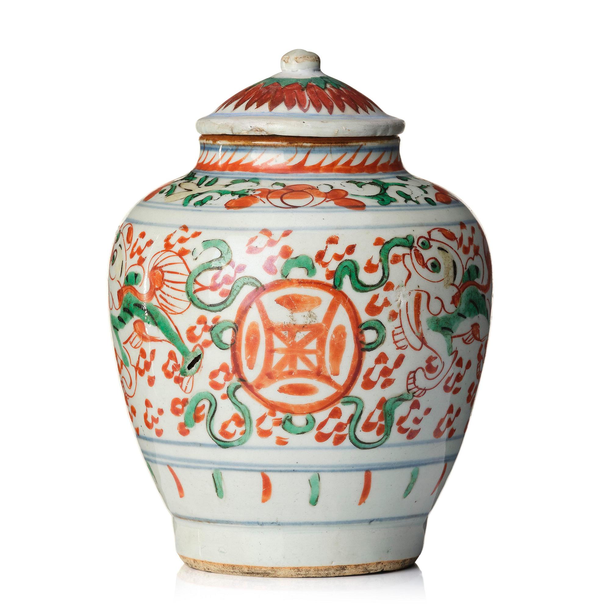 A wucai decorated jar with cover, Transition, 17th century.