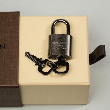 LÅS, "Titan", Louis Vuitton.