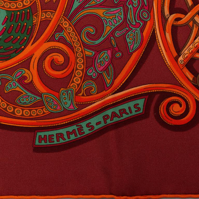 HERMÈS, a 'La Charmante aux Animaux' silk scarf.