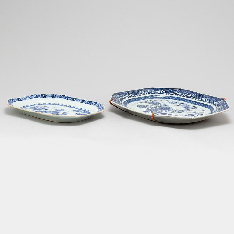 Two blue and white export porcelain serving dishes, Qing dynasty, Qianlong (1736-95).
