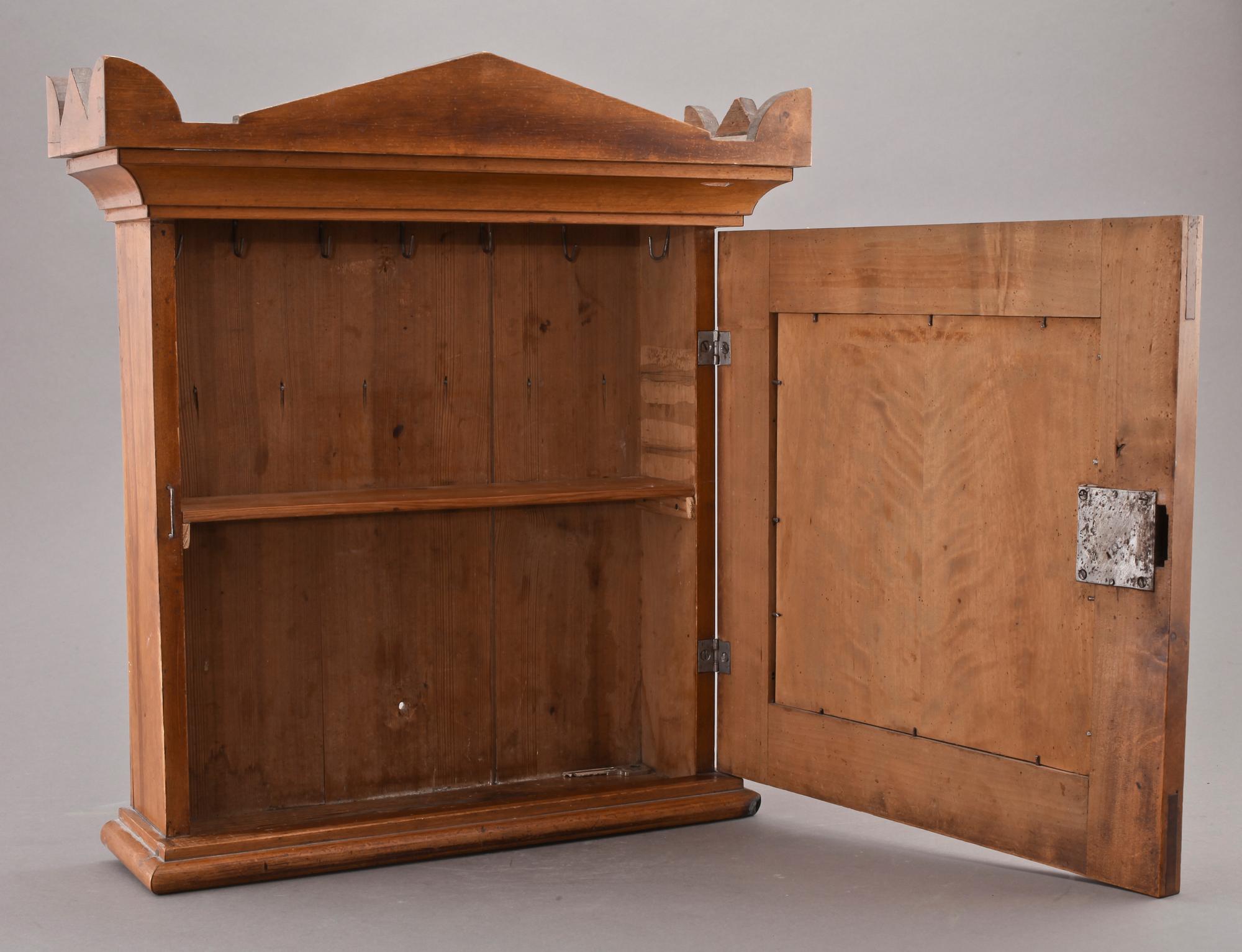 NYCKELSKÅP, 1800-talets andra hälft.