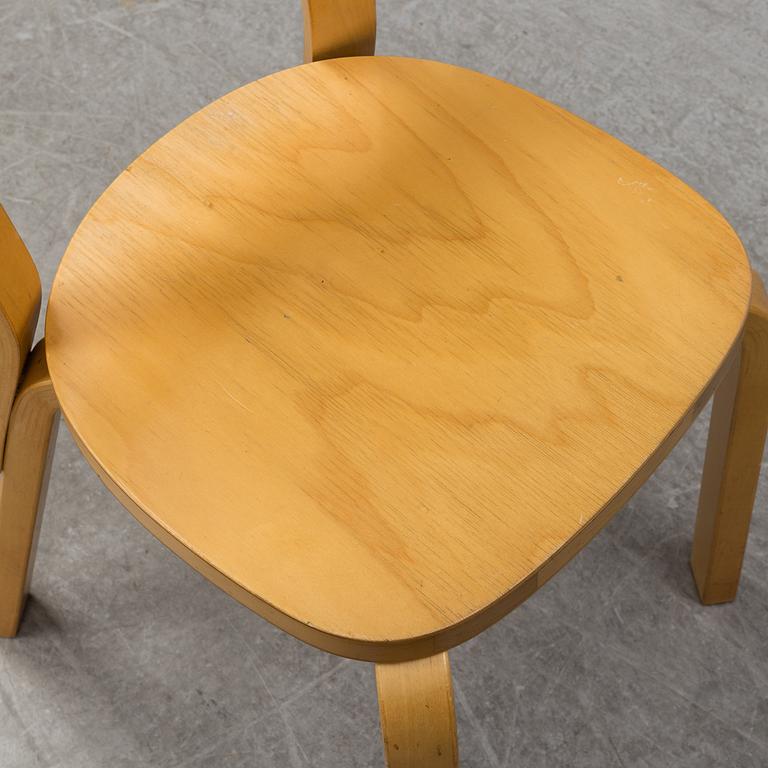 ALVAR AALTO, bord samt två stolar modell 69, Artek.