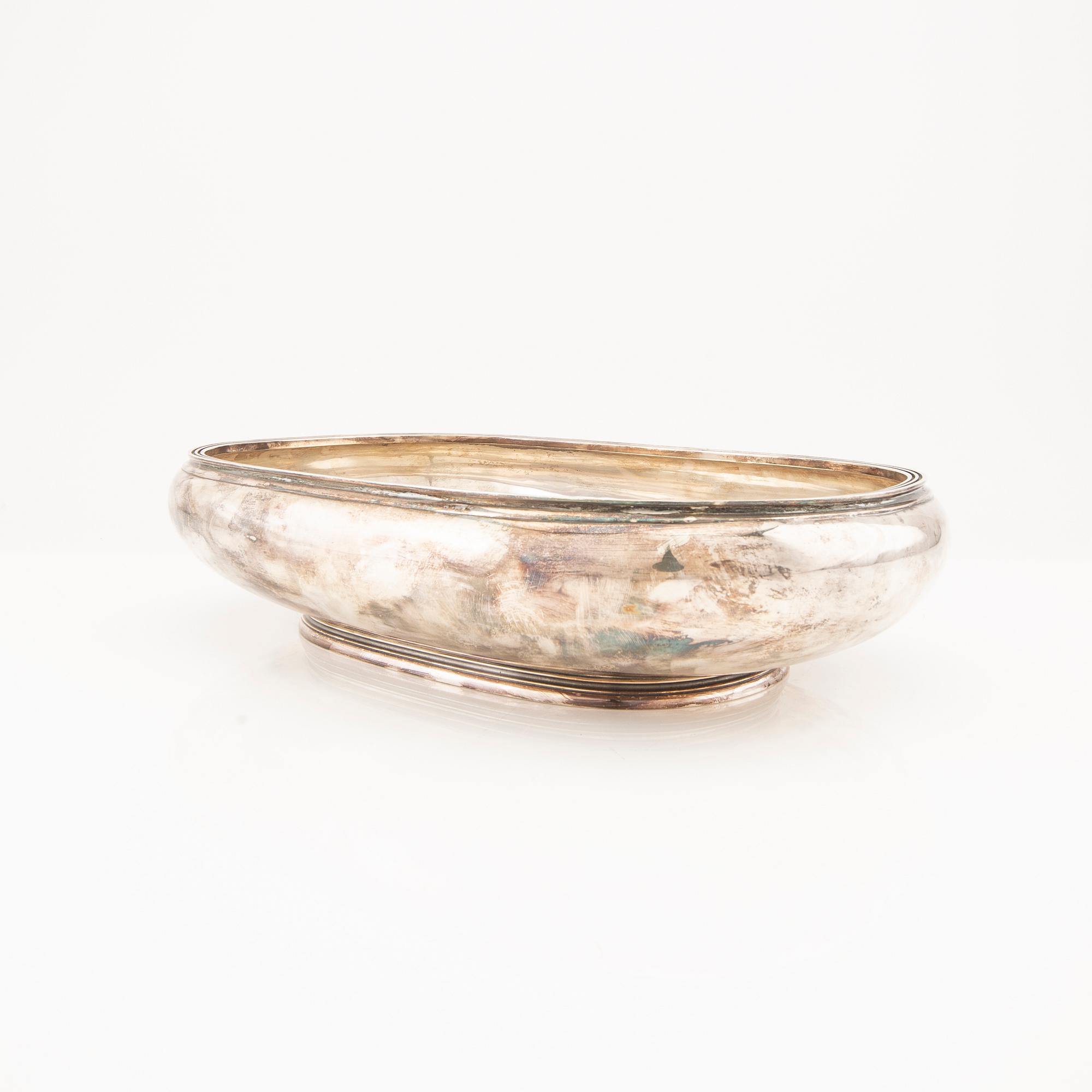 A Swedish 20th century silver bowl mark of Helge Lindgren/K Andersson Stockholm 1948, weight 1560 grams.
