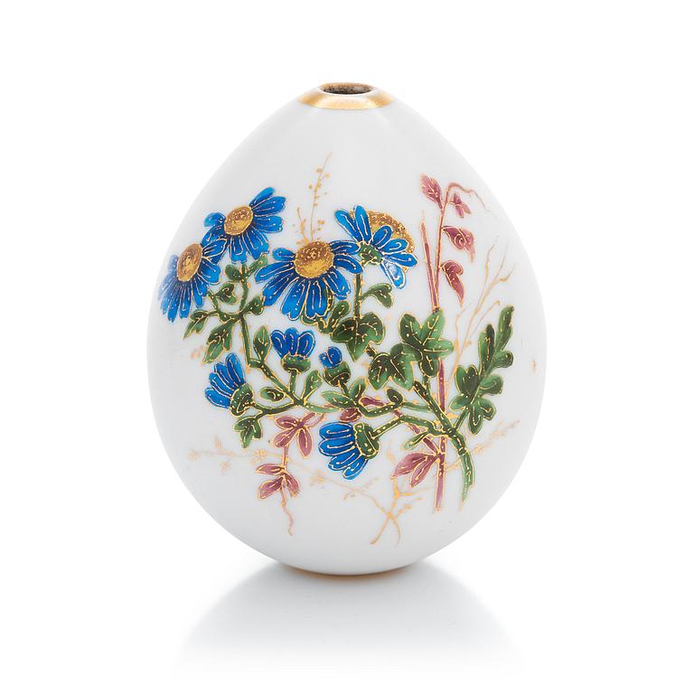 A Russian Easter egg by the Imperial Porcelain Factory in Saint Petersburg late 19th century.