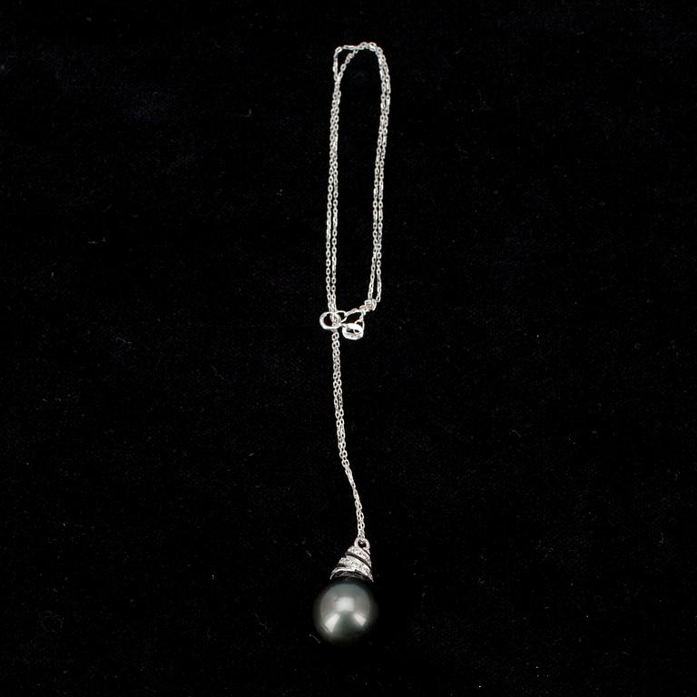 HÄNGSMYCKE, vitguld 18K, tahitipärla 13-14 mm. 2000-tal.