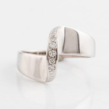 Brilliant cut diamond Alton ring.