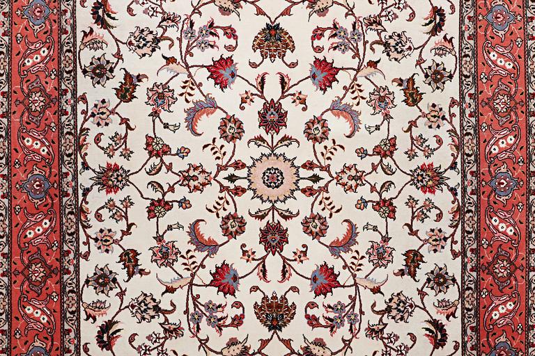 Matta, Täbris, part silk, 50 raj, ca. 207 x 152 cm.