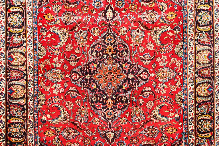 A Najafabad carpet, c. 292 x 202 cm.