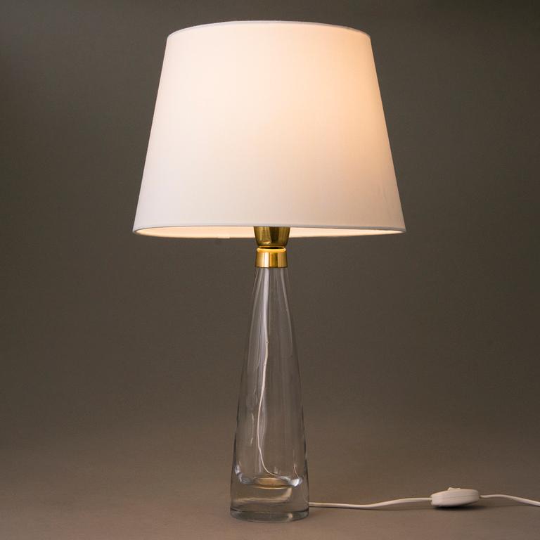 LISA JOHANSSON PAPE, a late 1940's '2505' table lamp for Orno/Karhula.