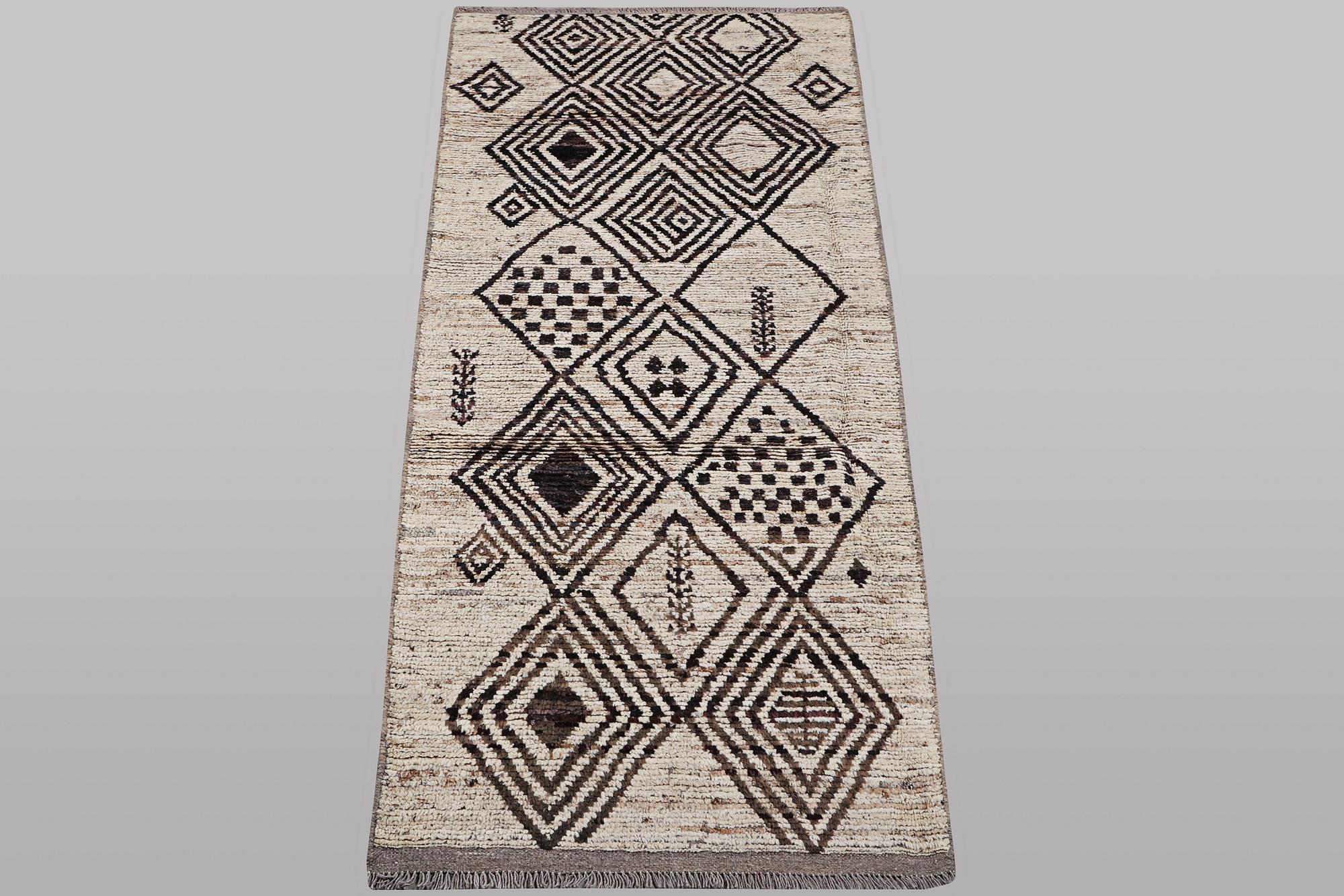 A runner carpet, Morocco, Berber, ca 292 x 93 cm.