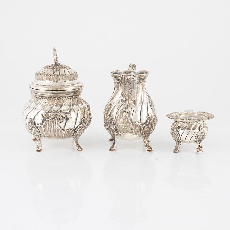 A Spanish Silver Tea- and Coffee Service, Rococo-Style (6 pieces).
