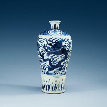1689. A blue and white Meiping vase, Ming dynasty, 17th Century.