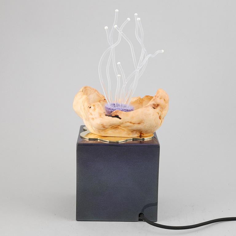 AIA JÜDES, "Vrilarnas återkomst", lampa / objekt, Studio Aia Jüdes / i samarbete med vrilslöjdaren Erling Tällberg 2020.