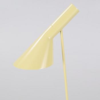 ARNE JACOBSEN, golvlampa, "AJ", Louis Poulsen, 2000-tal.