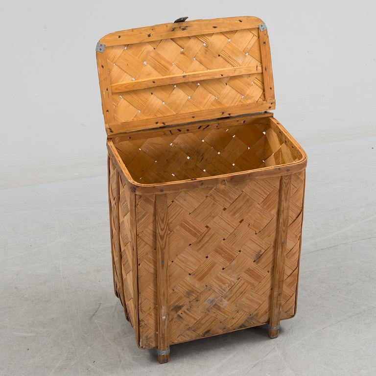A wooden box, ca 1900.