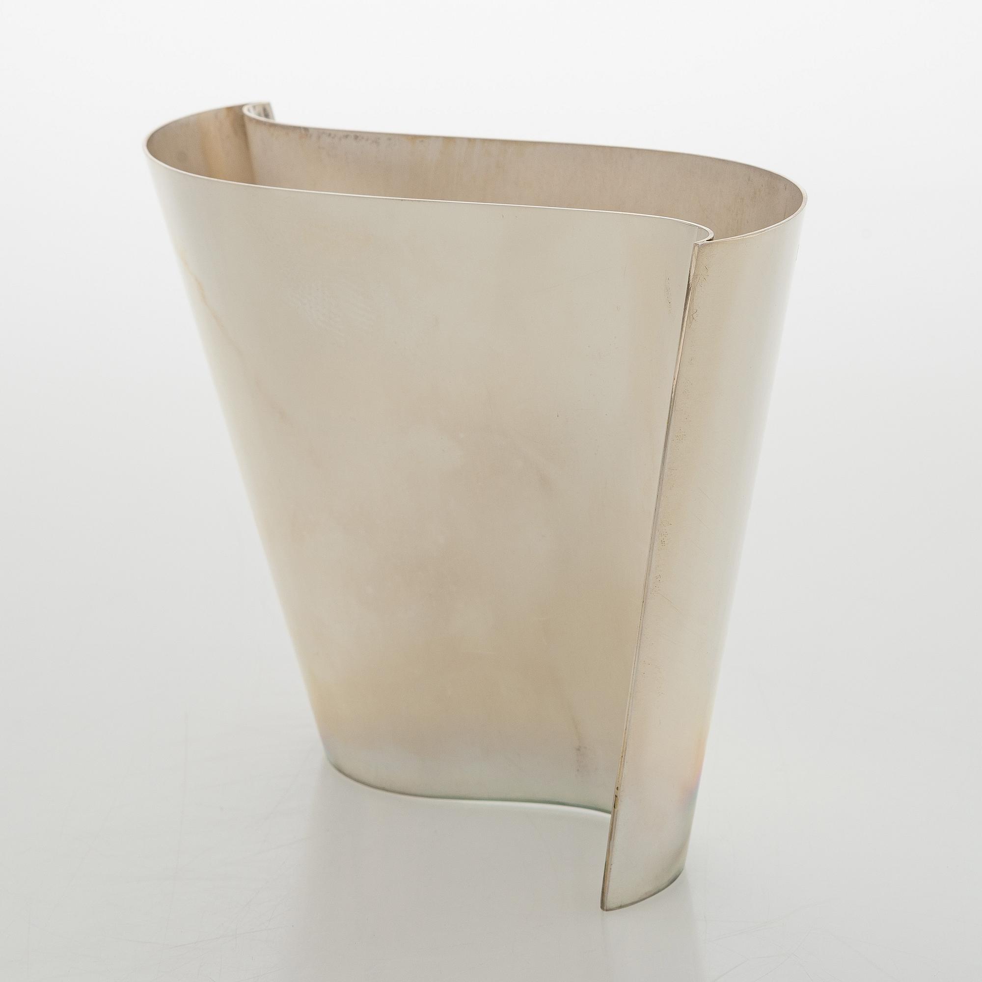 Pekka Piekäinen, vas, sterlingsilver, "Finlandia", Platinoro, Åbo.