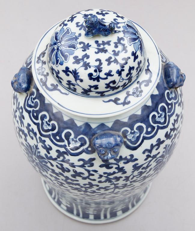 LOCKURNA, porslin, Kina, 1800-tal.
