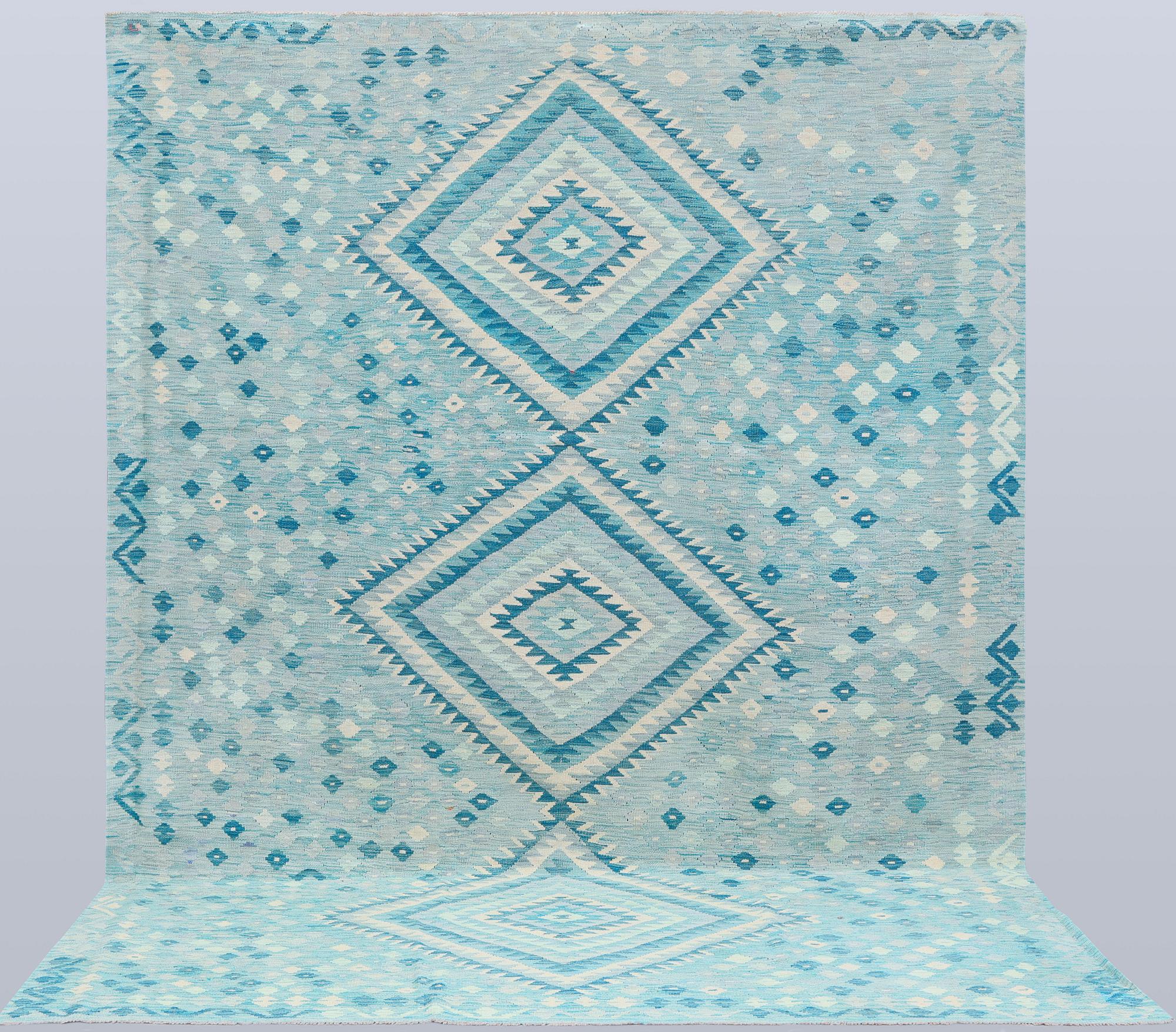 Rug, Kelim, classic design, 348 x 245 cm.