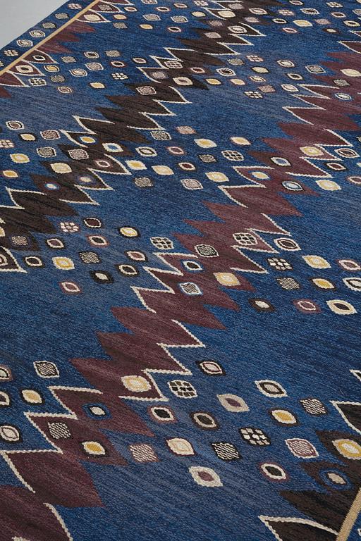 Barbro Nilsson, a carpet, "Snäckorna", flat weave, ca 309,5-312 x 203-205,5 cm, signed AB MMF BN.