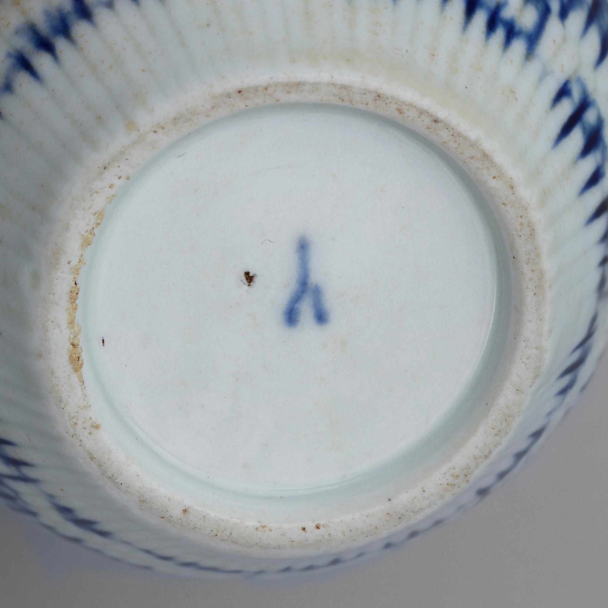 TEKANNA, porslin, Meissenliknande märke, 1800-tal.