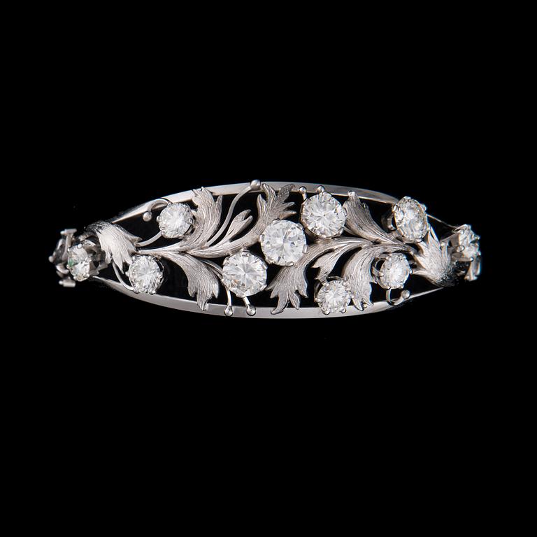 ARMBAND, 18K vitguld, briljantslipade diamanter. Kalevi Piirainen, Helsingfors 1974. Vikt 24,4 g.