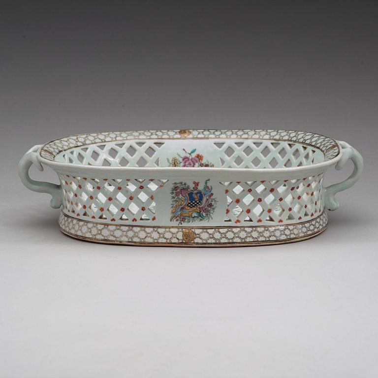 GALLERSKÅL, vapenporslin. Qing dynastin, Qianlong 1736-1795.