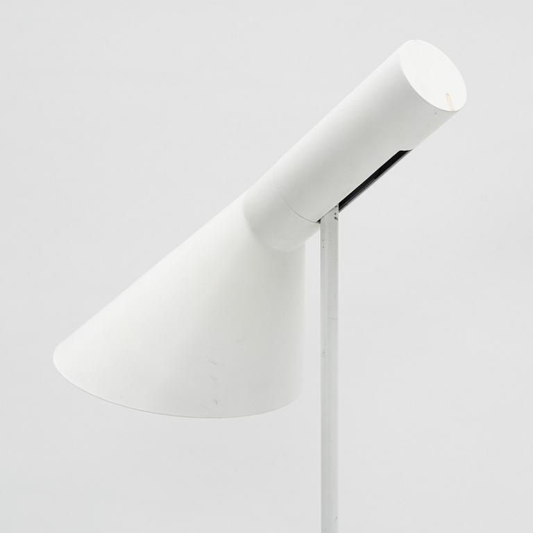 Arne Jacobsen, golvlampa, "AJ", Louis Poulsen, Danmark.