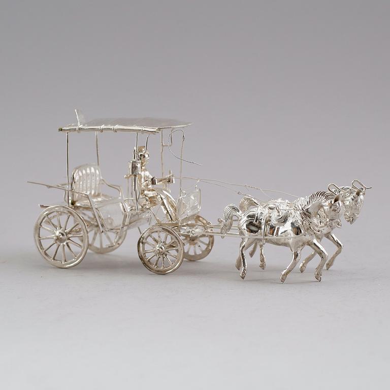 FIGURGRUPP, silver, signerad G Kakojo, orientalisk, 1900/2000-tal. Vikt ca 134 gram.