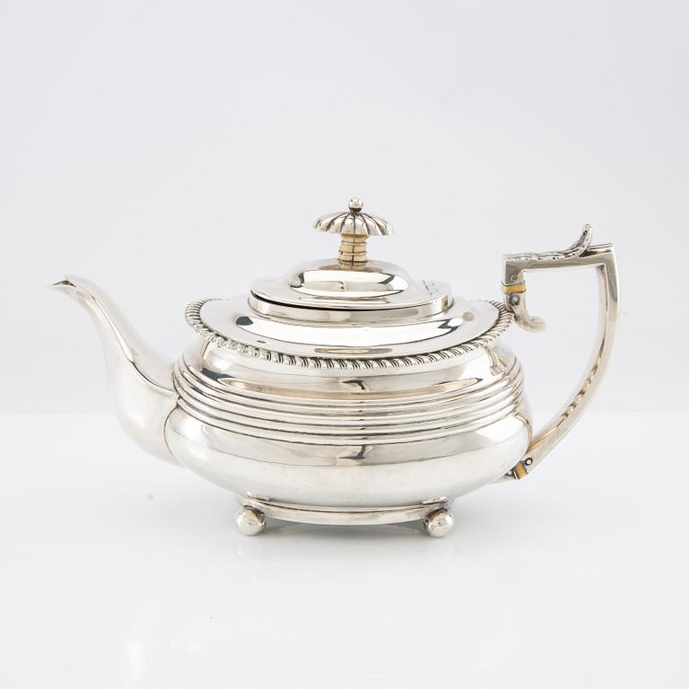 Robert Peppin teapot silver London 1824.