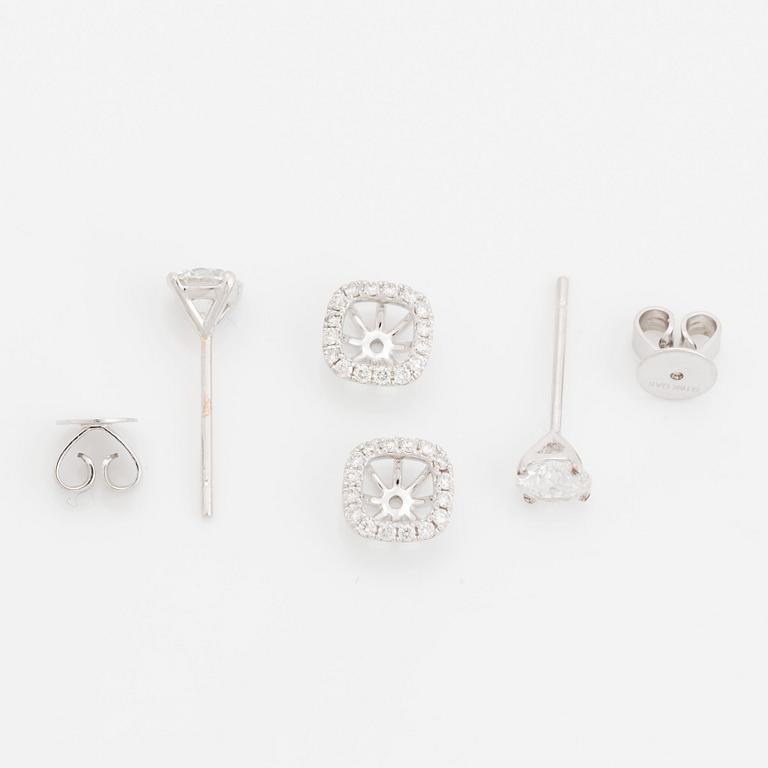 A pair of 18K white gold earrings with round brilliant-cut diamonds with a total weight of ca 1.30 cts.