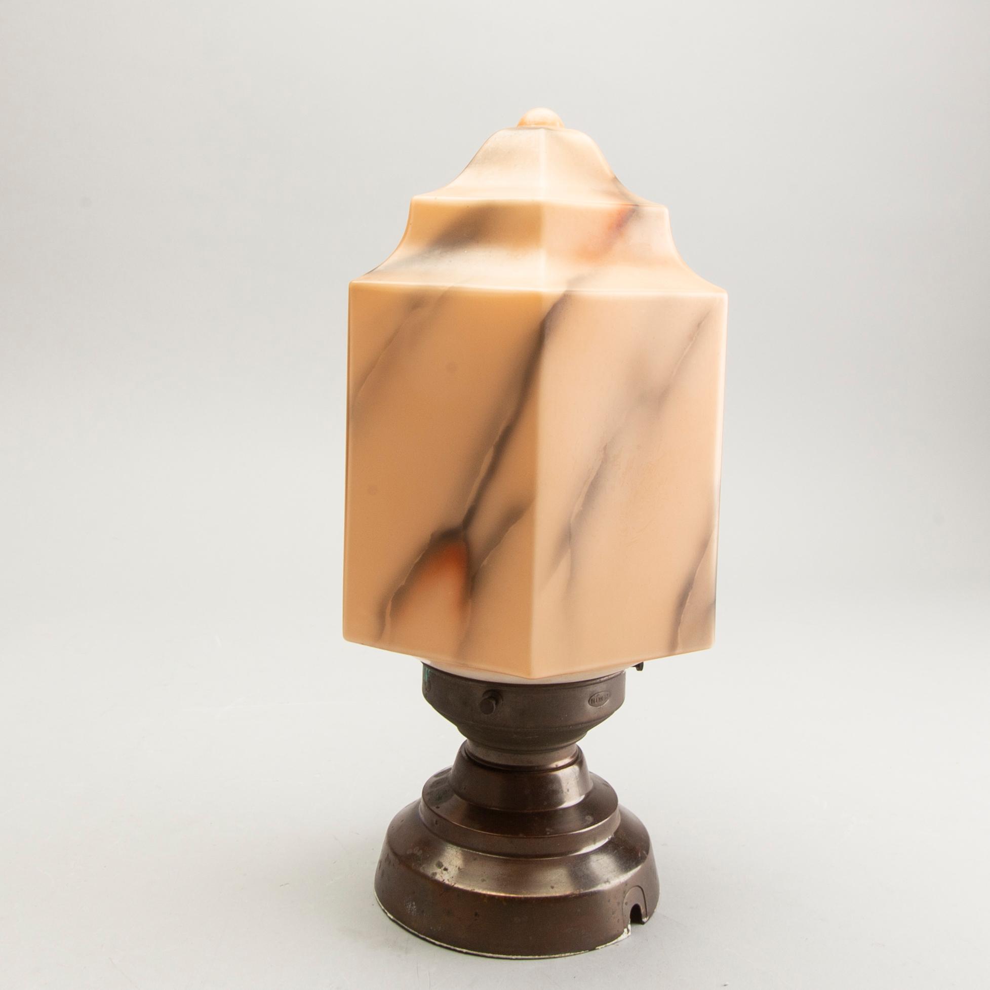 A 1930/30s ceiling lamp.