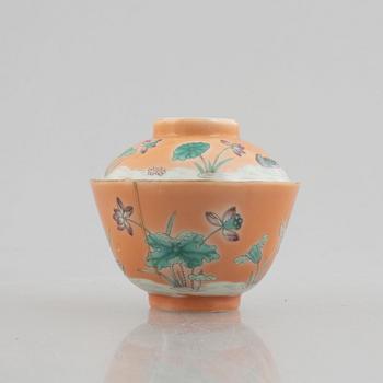 A 'mandarin duck' porcelain cup with cover, Qing dynasty, Daoguang seal mark.